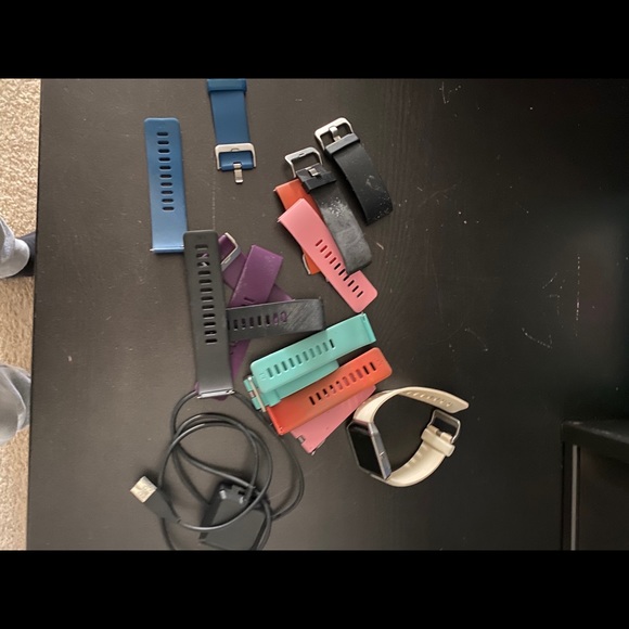 Fitbit watch - Picture 4 of 4